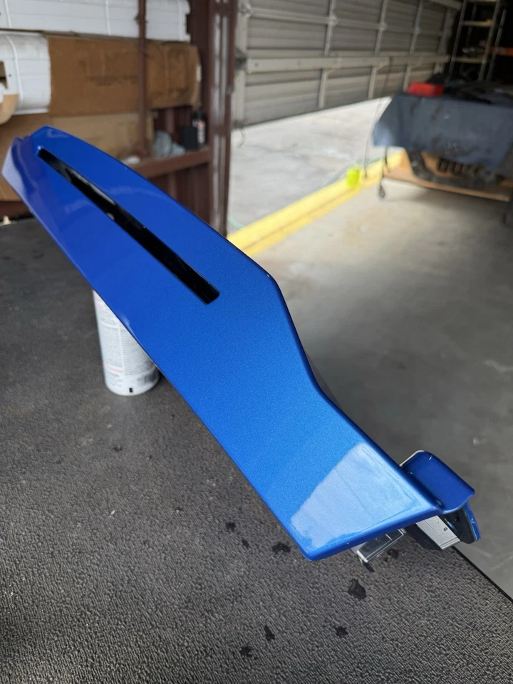 Tercera luz de freno carcasa/panel trasero Lamborghini Huracan. 4T0864284.  Foto 1 de 4