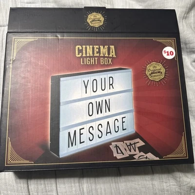 Светильник для кинотеатра со светодиодной подсветкой с буквами цифрами и персонажами настольное/настенное крепление - Изображение 1 из 4