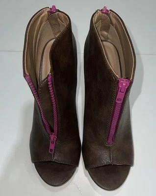 Botines peep-toe de cuero marrón para mujer Foto 1 de 4