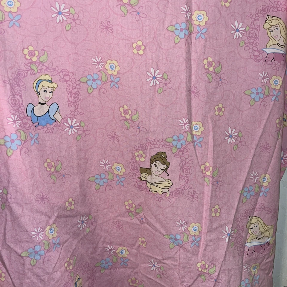 "Sábana ajustable para cuna/niño pequeño Disney Princess - Cenicienta, Bella, Aurora 50""x42""" Foto 1 de 3