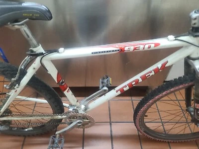 Trek 930 90s Mountain Bike Frame 18" Medium Steel White 26" Wheel Vtg USA - Image 1 of 4