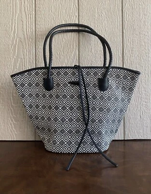 Bolso de Mano Neiman Marcus Paja Geométrico Negro Blanco Nuevo sin Etiquetas Foto 1 de 4