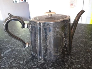 ANTIQUE SILVER PLATED TEAPOT BY WILLIAM BRIGGS & CO 1899 - Picture 1 of 8