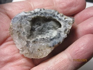 Ágata Mexicana 1 7/8" Geoda con Cristales de Cuarzo Coleccionables AMGC-1.8 - Imagen 1 de 11