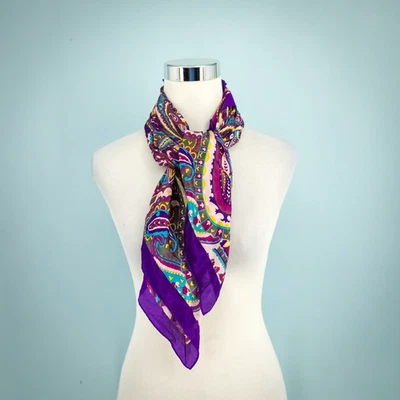 Bufanda Oscar de la Renta púrpura estampado cachemir 100 % seda 30 x 30 pulgadas cuello cuadrado Foto 1 de 4