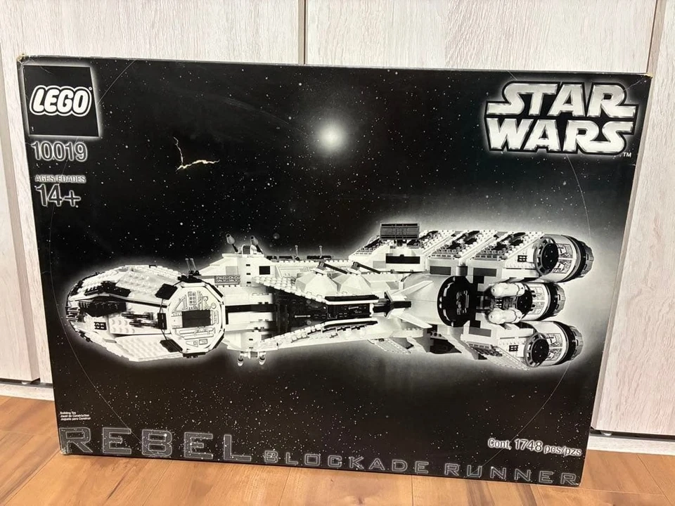 LEGO Star Wars Ultimate Collector Series Rebel Blockade Runner 10019 con caja y manual de instrucciones Foto 1 de 4