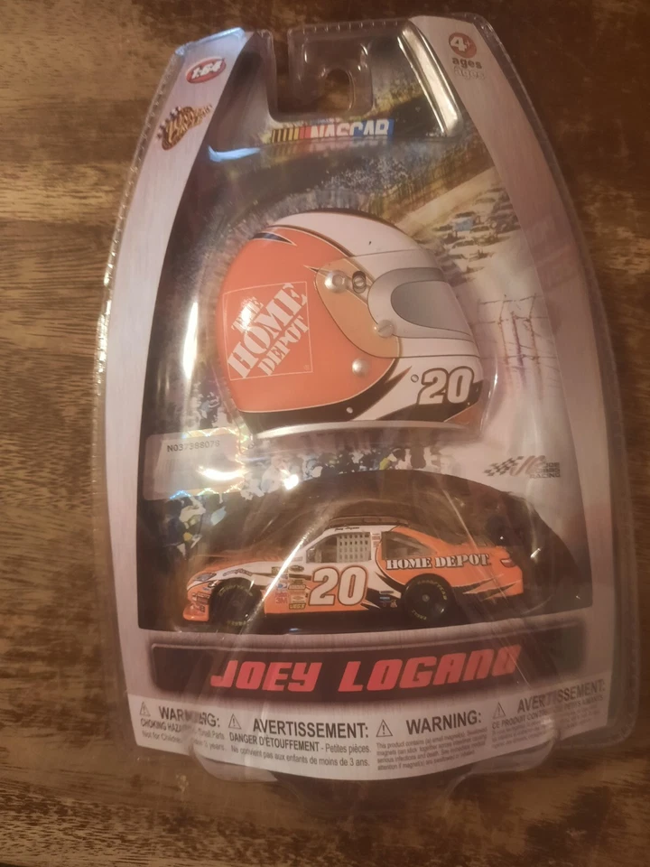 Camry NASCAR Joey Logano #20 Home Depot 2010 - escala 1:64 - nuevo Foto 1 de 1