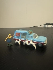 Corgi Toys No.511 Chipperfields Chevrolet Impala Performing Poodles With Poodles - Bild 1 von 10