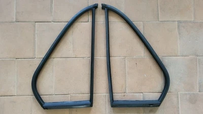BmW E30 Window Sealing Rear Left Right Set 1906747 1906748 - Image 1 of 4