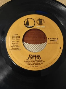 EAGLES "Lyin' Eyes" & JOHNNY LEE "Lookin' For Love" 45 RPM Vinyl Record VG 45 - Foto 1 di 6