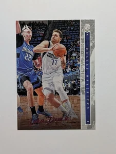 Panini Chronicles 2021-22 - Luminance Luka Doncic #242 Dallas Mavericks - Imagen 1 de 2