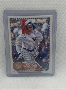 2023 Topps Holiday Photo Variations #H1 Aaron Judge Santa Hat SP YANKEES - Picture 1 of 2