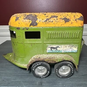 Vintage NYLINT STABLES Horse Trailer Green & Yellow Pressed Steel Rusted - Picture 1 of 16