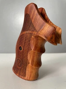 New Handle grips for S&W N FRAME, ROUND BUTT GRIPS Checkered Hardwood - Picture 1 of 8