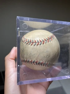 Babe Ruth Signed Baseball!! Light Fade Signature! Must See!!! Vintage !!! - Picture 1 of 5