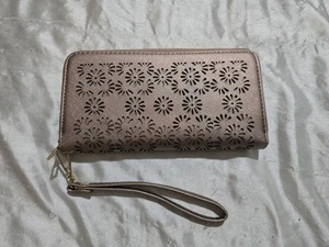 Neu ohne Etikett markenlos umlaufender Reißverschluss Metallic Roségold Laserausschnitt perforiert Geldbörse - Bild 1 von 7