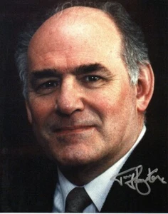Television Autograph: TONY CAUNTER (EastEnders) Signed Photo - Picture 1 of 1