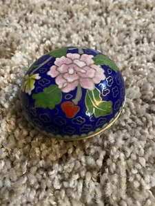 VINTAGE KLEINE CHINESISCHE CLOISONNE BLAUE EMAILLE BLUMEN SCHMUCKDOSE BOX - Bild 1 von 6