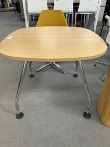 Vitra AdHoc Besprechungstisch 90x90cm Buche chrom 4 Personen - Bild 1 von 4