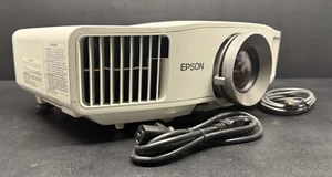 Epson PowerLite Pro G5650w, HDMI Projector, 4500 Lumens 1280x800, 662 Lamp Hours - Photo 1/10