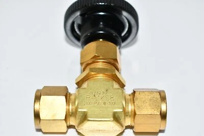 NEW Swagelok B-1KS8 Manual Brass Needle Valve 2100psi - Image 1 of 4