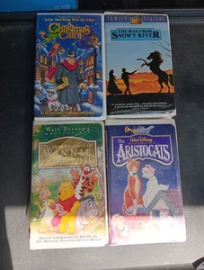 Winnie Puuh, A Christmas Carol, Aristocats, The Man from Snowy Mountain mit Hüllen - Bild 1 von 10