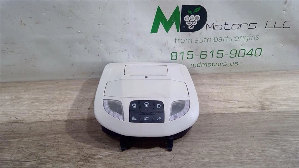 2021-2024 CHRYSLER VOYAGER ROOF CENTER OVERHEAD CONSOLE LAMP LIGHT SWITCH OEM - Image 1 of 4