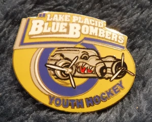 LAKE PLACID BLUE BOMBERS YOUTH HOCKEY  HOCKEY PIN VINTAGE - Picture 1 of 2
