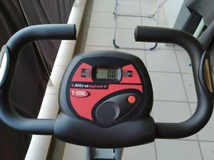 Bicicleta estática plegable de la marca Ultrasport, en color rojo. - Imagen 1 de 4
