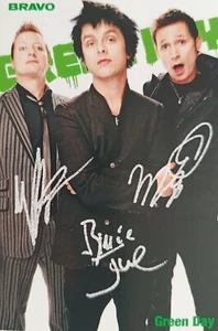 GREEN DAY - Tarjeta de autógrafo 10x7 cm - Tarjeta coleccionable de autógrafo RARA revista BRAVO - Imagen 1 de 1