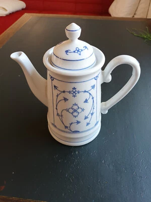 Kahla Kaffeekanne Blau Saks Strohmuster/Petersilienmuster sehr gut erhalten - Bild 1 von 3