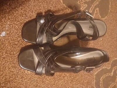 fioni shoes - Image 1 of 4