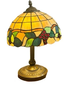 Gorgeous Tiffany Style Stained Glass Lamp. Floral Pattern. 19” Tall. - Picture 1 of 5