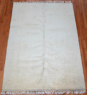 Lovely Hand Knotted Natural Wool Plain Ivory India Oriental Rug 6' x 9' - Image 1 of 4