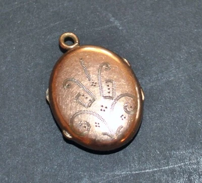 Pendentif Médaillon Cassolette Porte-photo guilloché en Plaqué Or 1930-40 - Photo 1/4