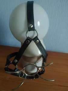 Ledermaske aus Kunstleder - Mundöffner - verstellbar Harness - Bild 1 von 5