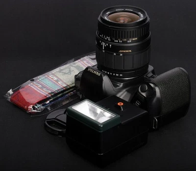 Pentax Z-50P QD 35mm Film AF SLR + Sigma AF 28-80mm Asph Lens & AF200SA FlashKit - Image 1 of 4