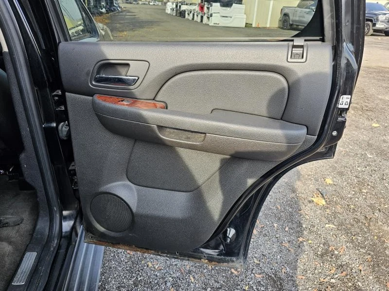 Rear Door Trim Panel CHEVY TAHOE PASSENGER 10 11 12 13 14 - Изображение 1 из 1