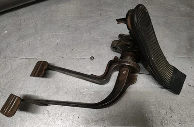 OEM 66-79 VW Volkswagen Type 1 Beetle Brake/Clutch/Gas Pedal Assy 113721109A - Image 1 of 4
