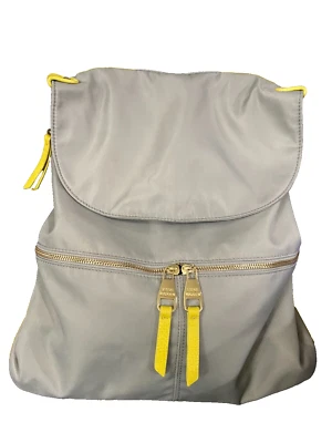 Mochila STEVE MADDEN BSPENCER, solapa con cremallera en correa gris/verde y amarillo con bolsa Foto 1 de 4
