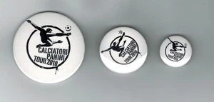 Calciatori panini Tour 2010 - Set 3 Broschen Metall - Picture 1 of 1