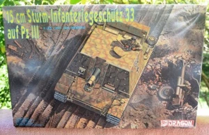 1995 DRAGON15 CM STURM-INFANTERIEGESCHUTZ 33 AUF PZ 111 GERMAN ASSAULT TANK MODE - Picture 1 of 3