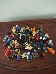 Gemischte Lego Minifiguren Lot + Zubehör - Bild 1 von 6