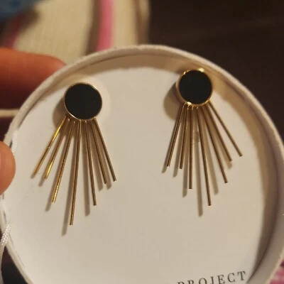 Серьги-гвоздики и бахромы Caroline в полночь - Изображение 1 из 4