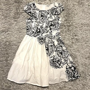 Charlotte Russe White Black Floral Fit and Flare Mini Dress Womens sz M - Picture 1 of 4