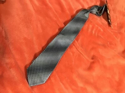 Tie Right Tie  by Van Heusen solid pre knotted silk look blues pattern new tags - Image 1 of 4