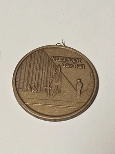 Vintage Veteran's Of Foreign Wars Vietnam War Memorial Souvenir Coin - Picture 1 of 1