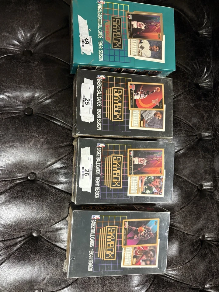 4 запечатанных коробки 1990-1991 NBA Skybox 144 запечатанных пакета Michael Jordan Larry Bird - Изображение 1 из 4