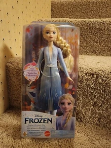 ELSA DISNEY FROZEN SINGING ADVENTURE ELSE "INTO THE UNKNOWN" IOB NRFP - Picture 1 of 3