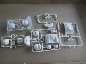 TAMIYA WHITE HEAD AND BODY PARTS 1/10 SCALE - Picture 1 of 6